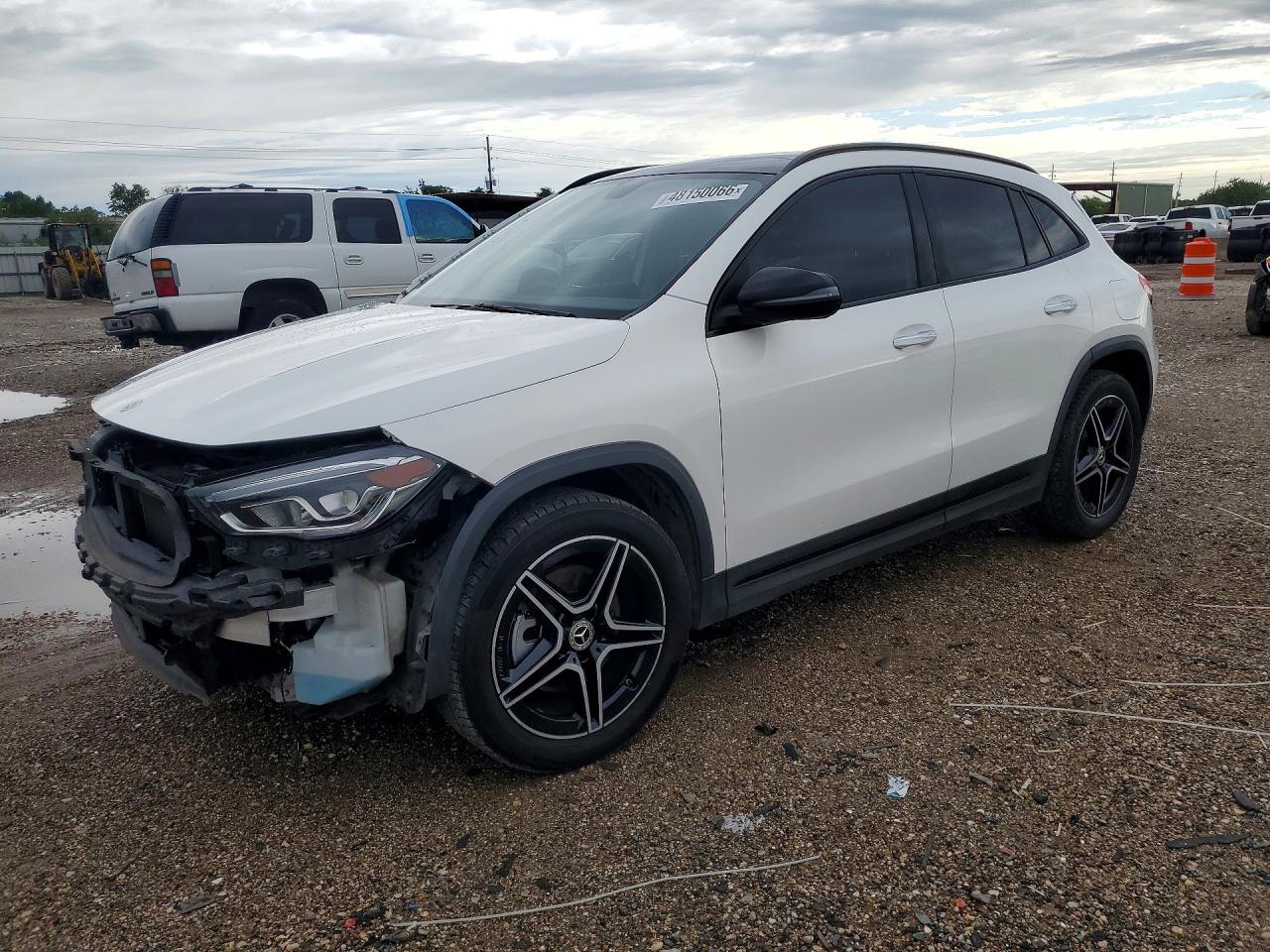 Salvage Mercedes-Benz GLA Image