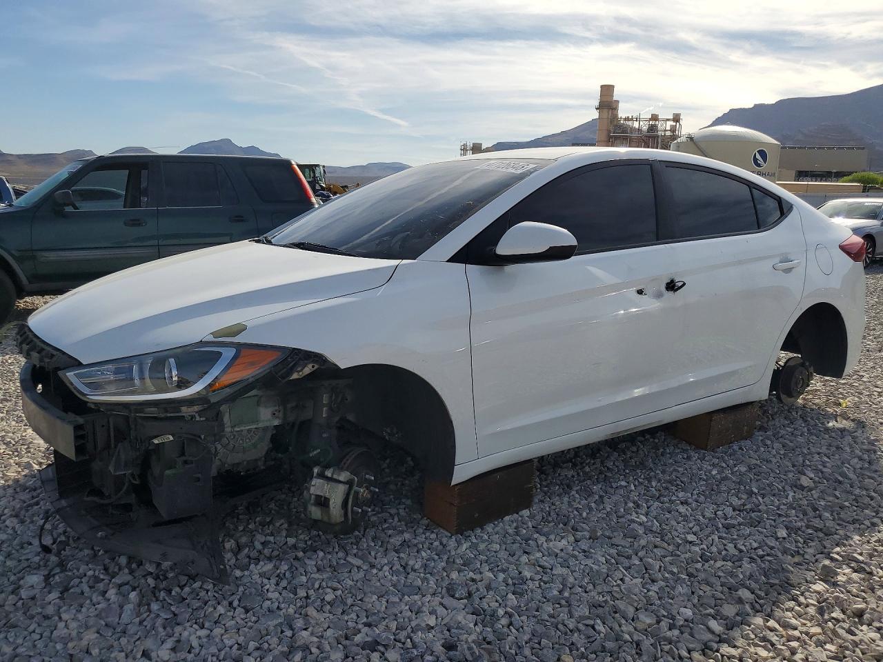 Salvage Hyundai ELANTRA Image
