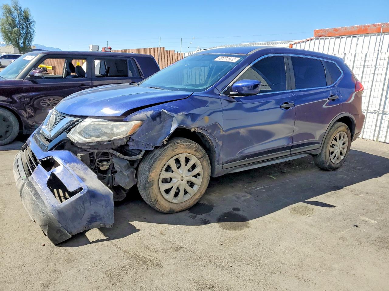Salvage Nissan Rogue Image