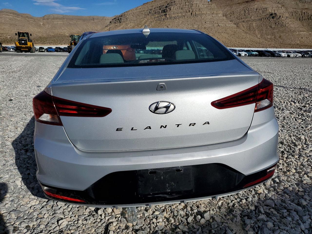Hyundai ELANTRA Sel