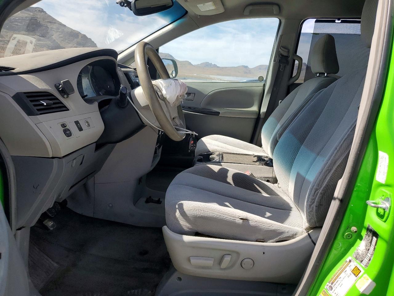 Toyota Sienna Le