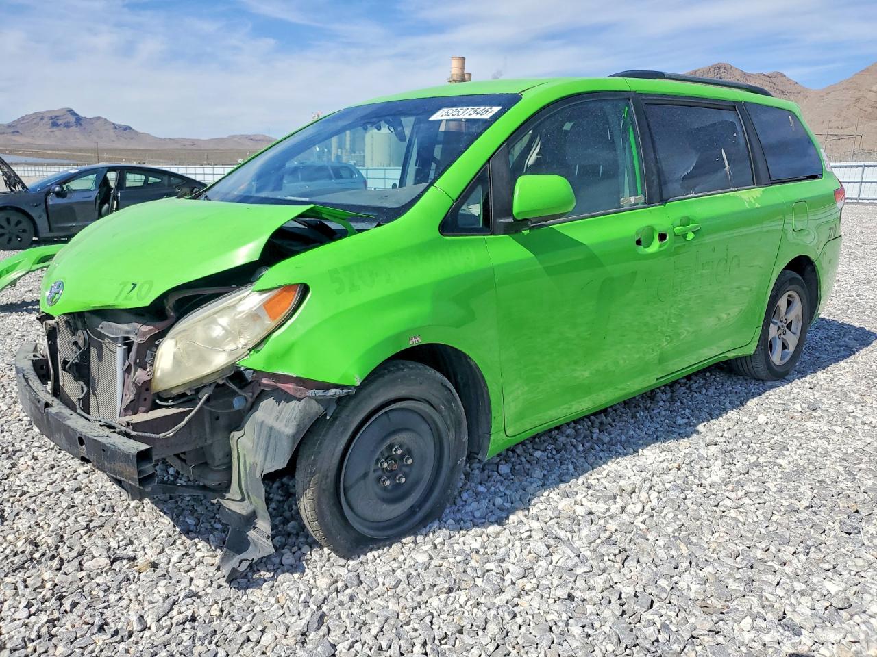 Salvage Toyota Sienna Image