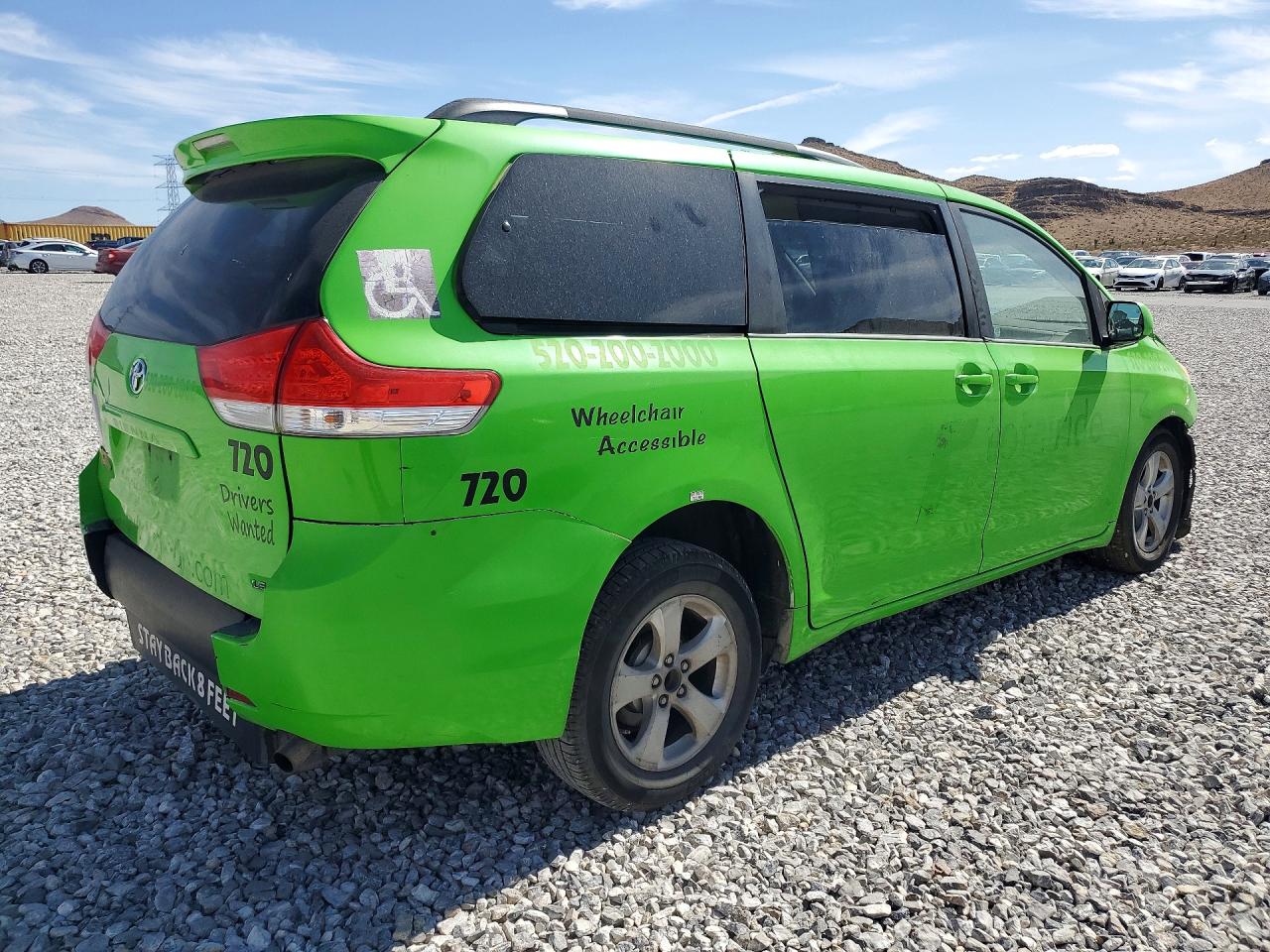 Toyota Sienna Le