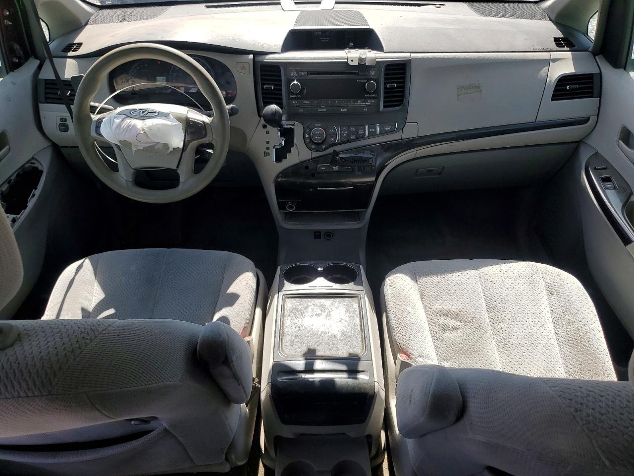 Toyota Sienna Le