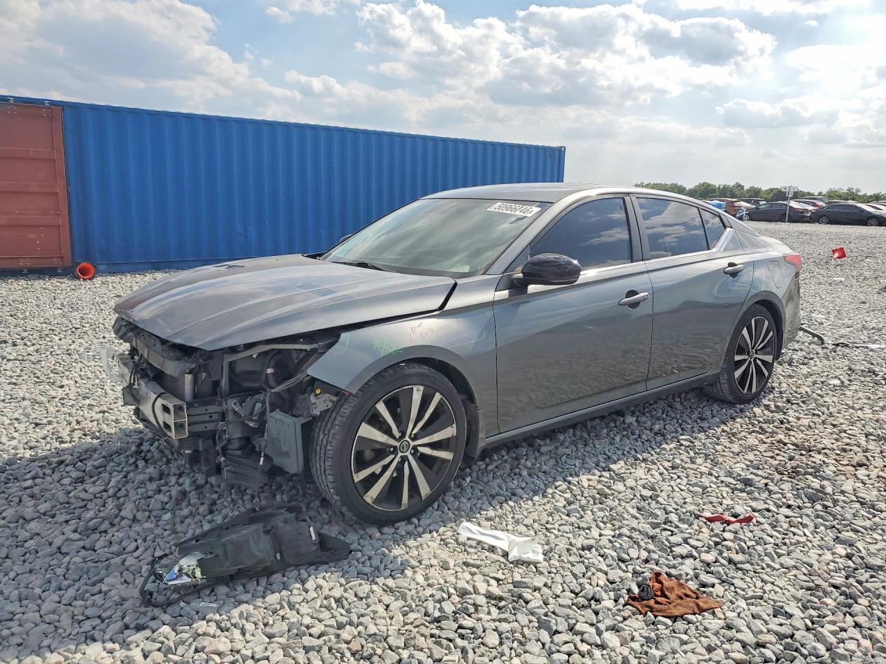 Salvage Nissan Altima Image
