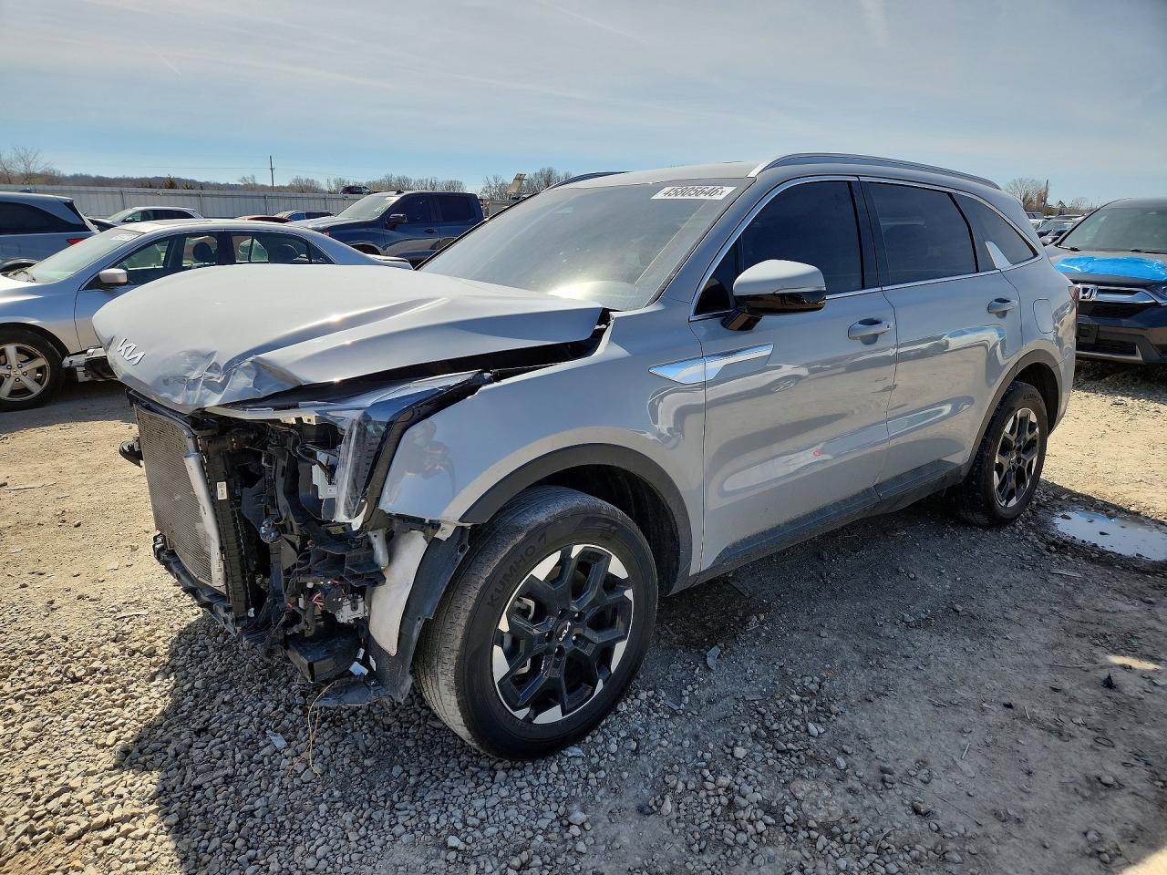 Salvage Kia Sorento Image
