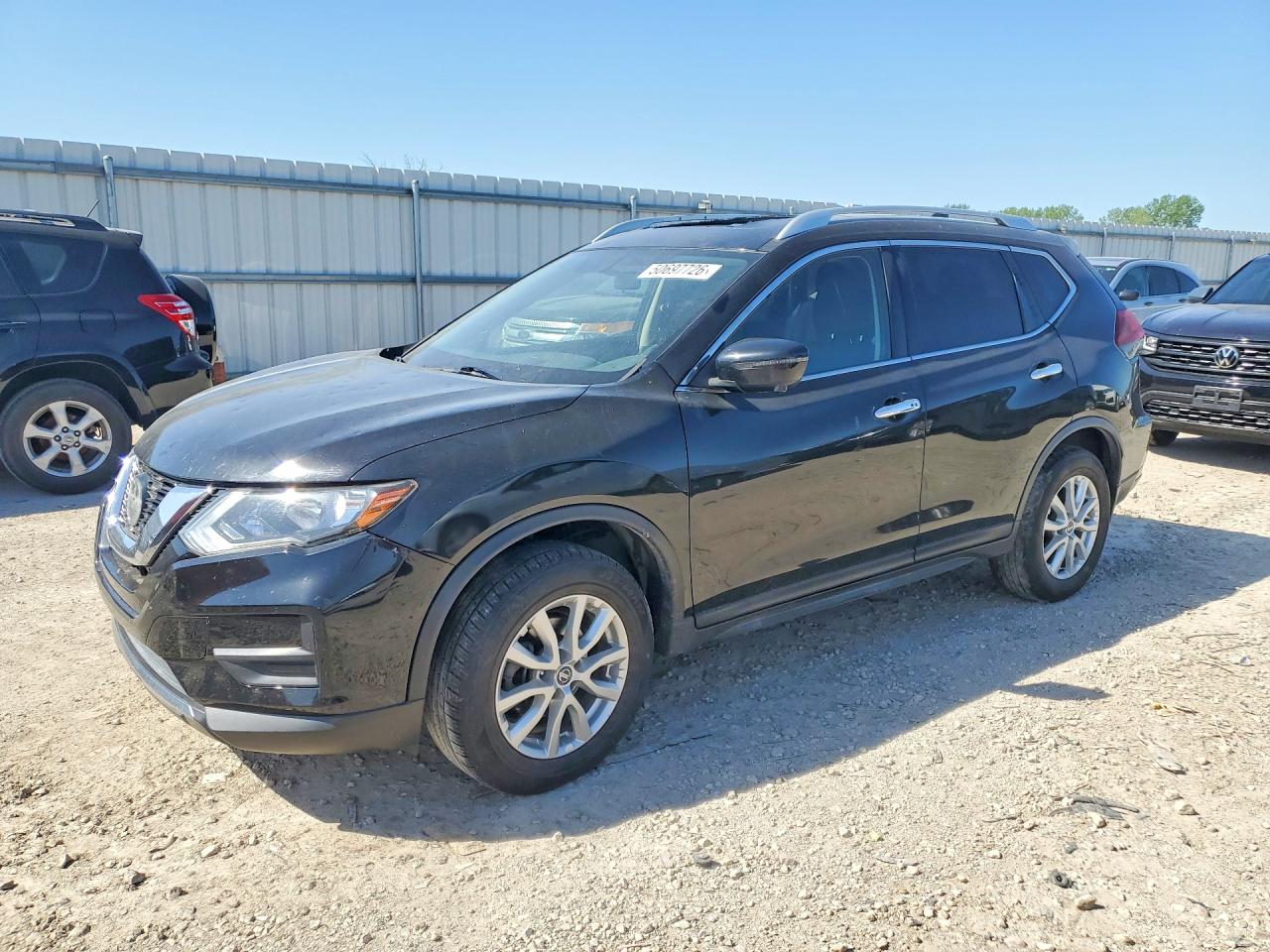 Salvage Nissan Rogue Image