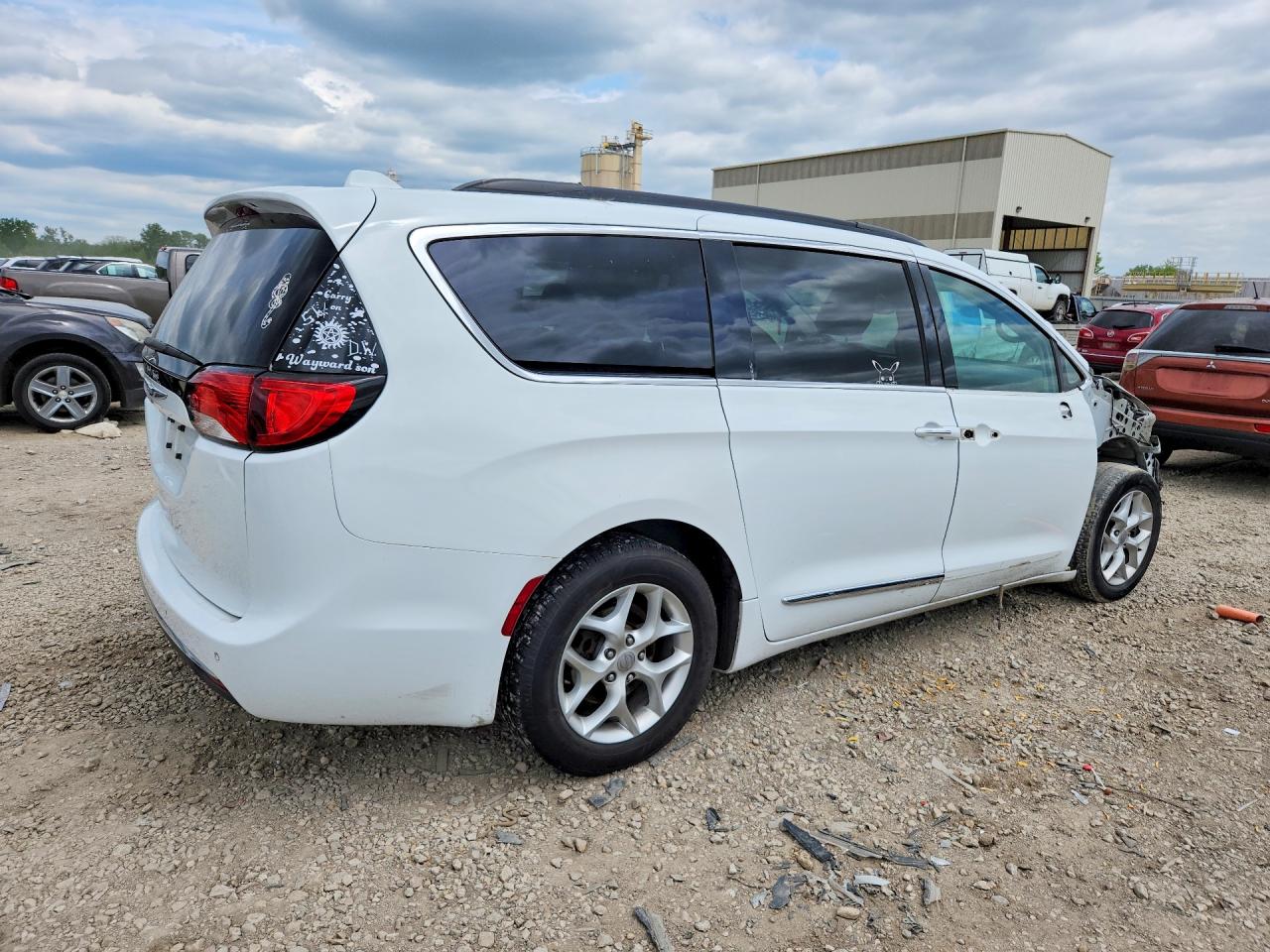Chrysler Pacifica Touring L