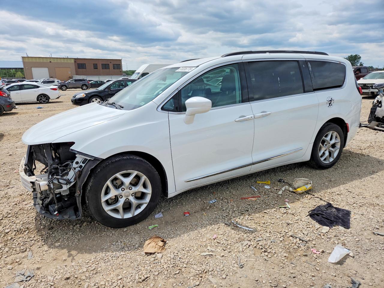 Salvage Chrysler Pacifica Image