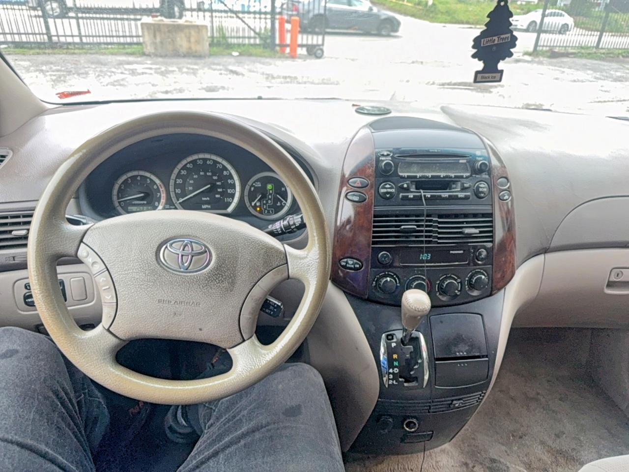 Toyota Sienna Le 8 Passenger