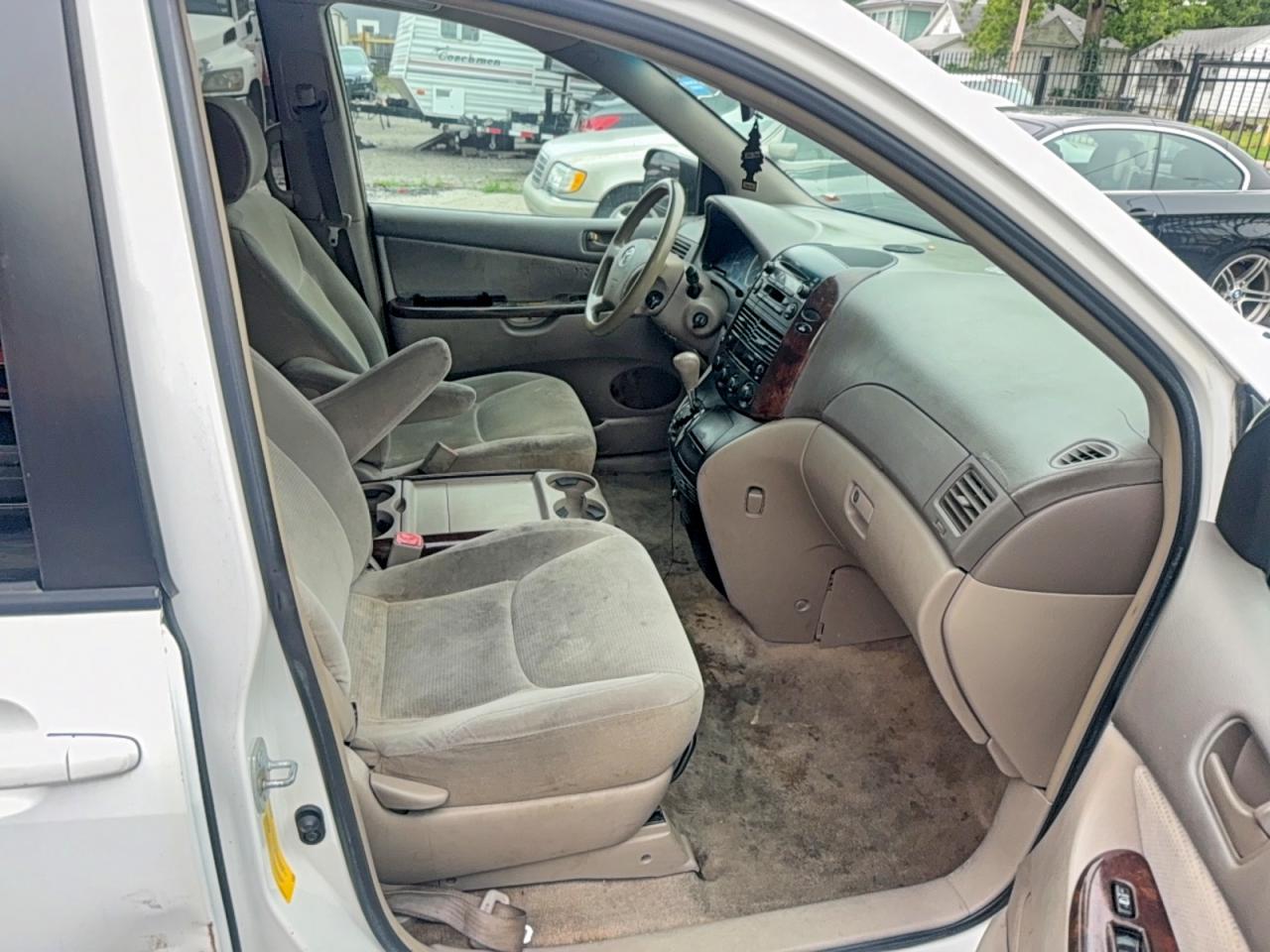 Toyota Sienna Le 8 Passenger