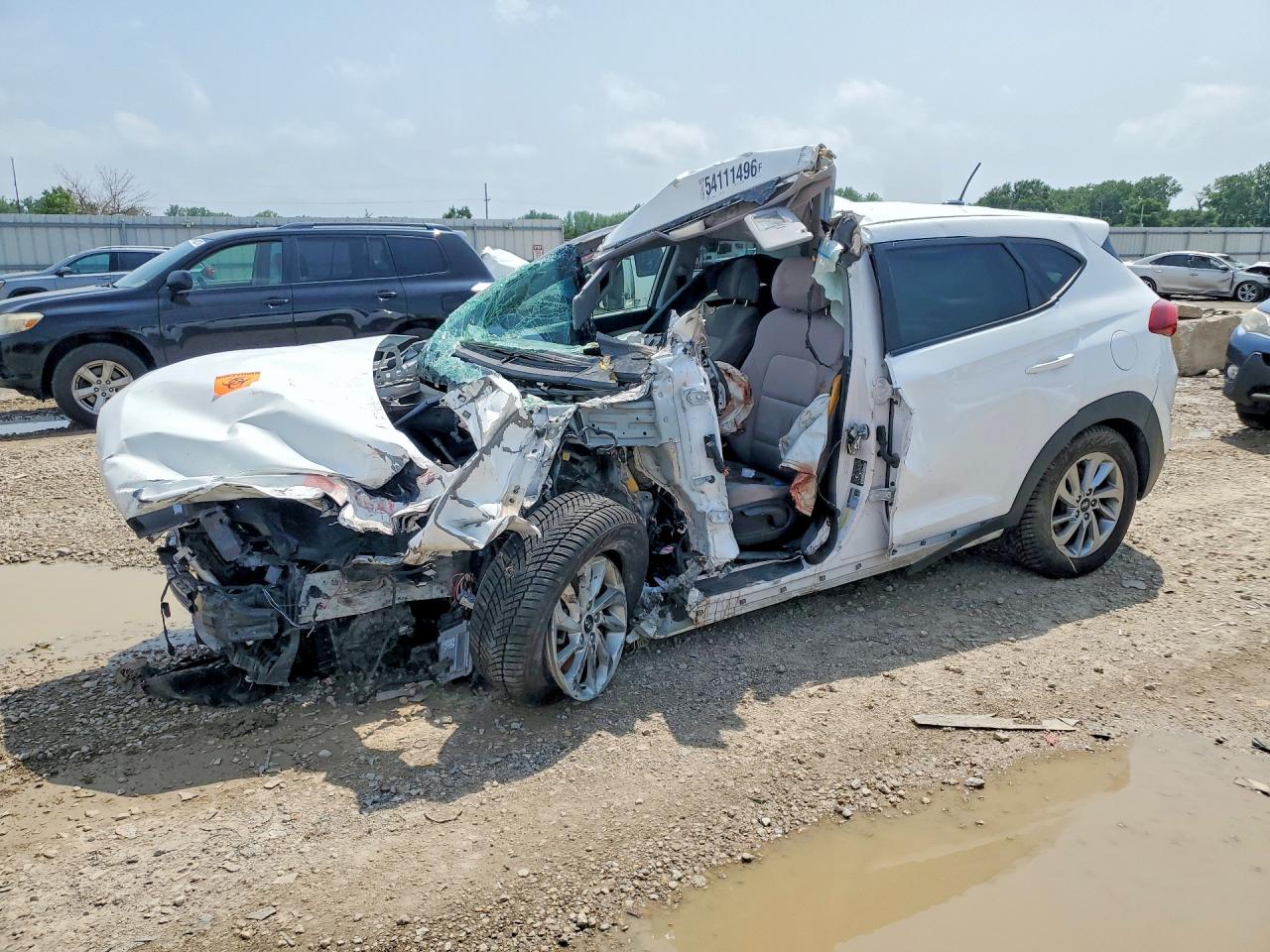 Salvage Hyundai TUCSON Image