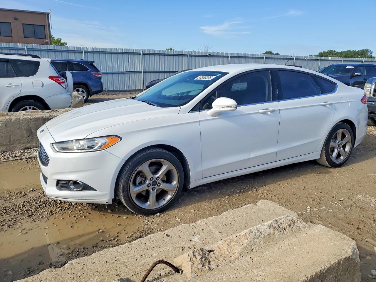 Salvage Ford Fusion Image