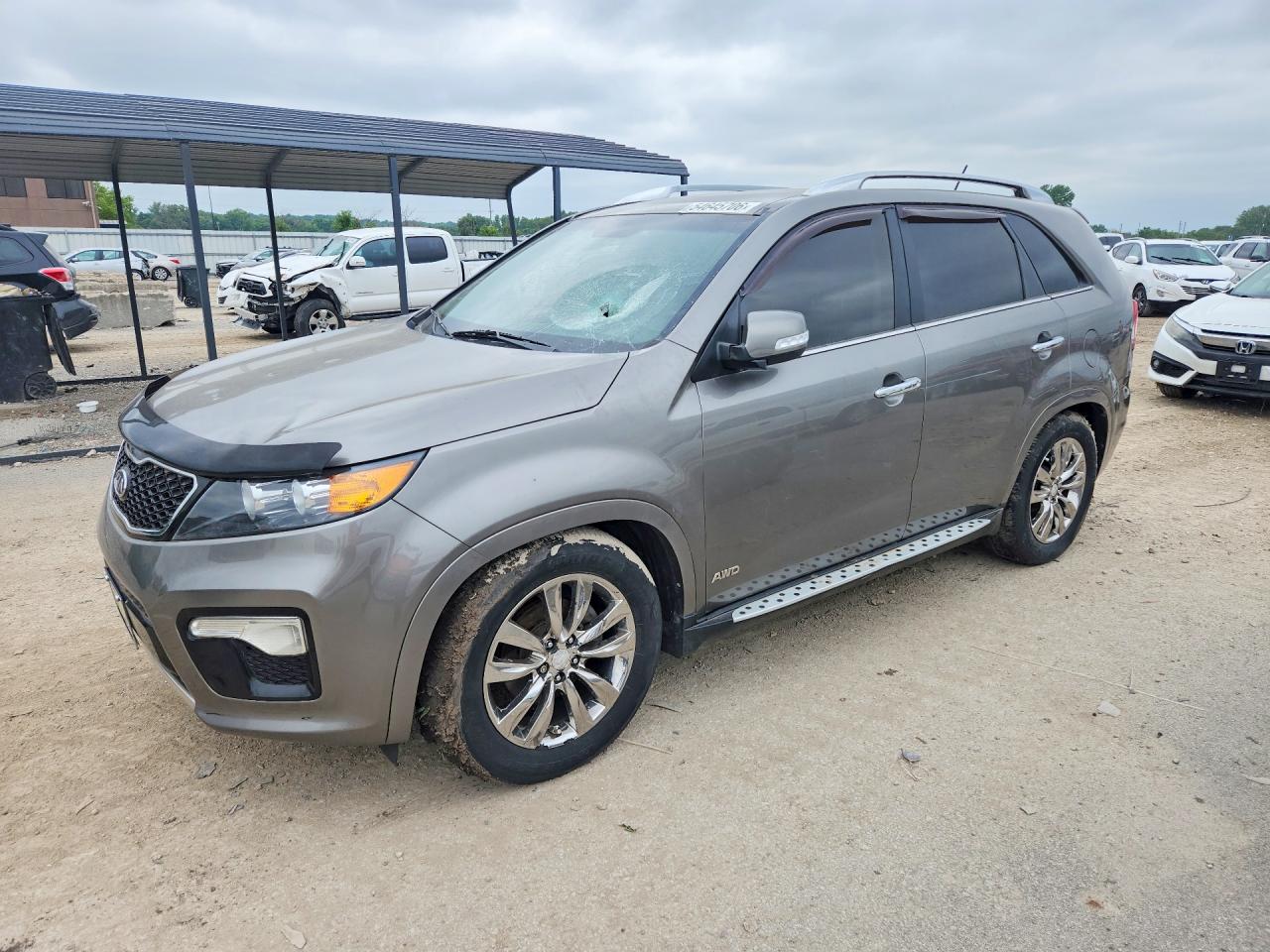 Salvage Kia Sorento Image