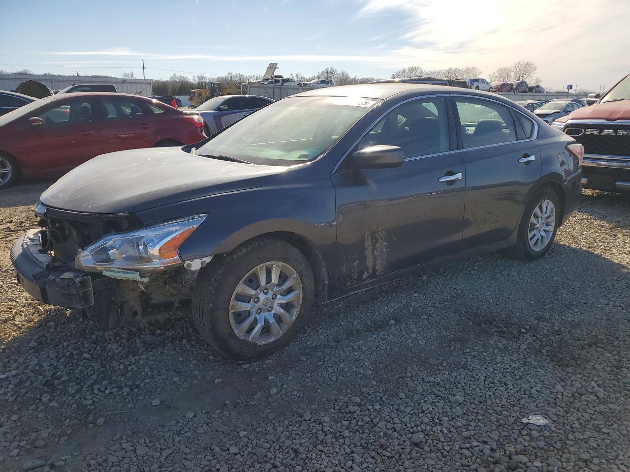 Salvage Nissan Altima Image