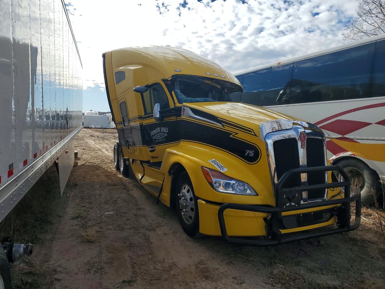Salvage Kenworth Construction Image