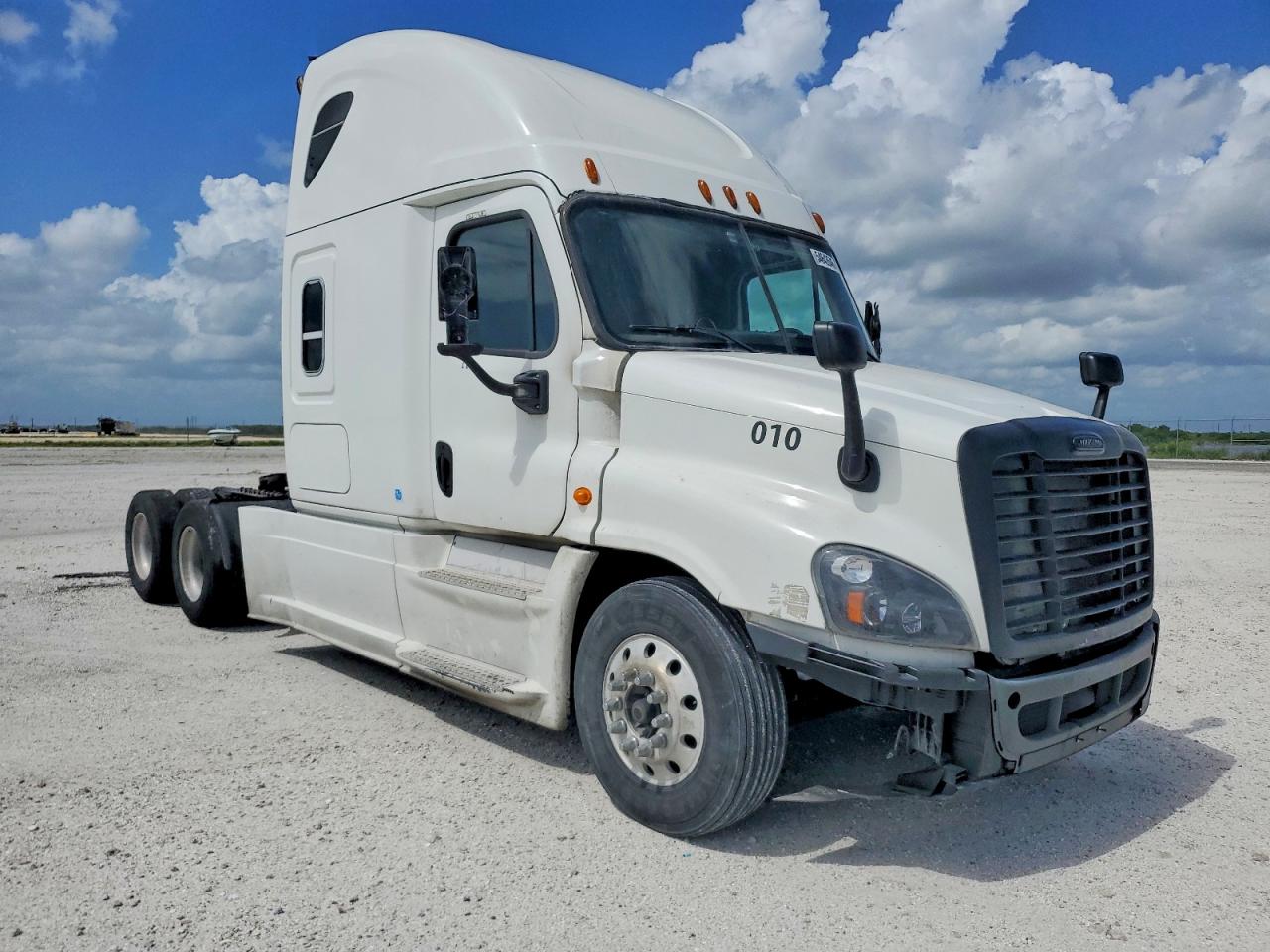 Salvage Freightliner Cascadia 125 Image