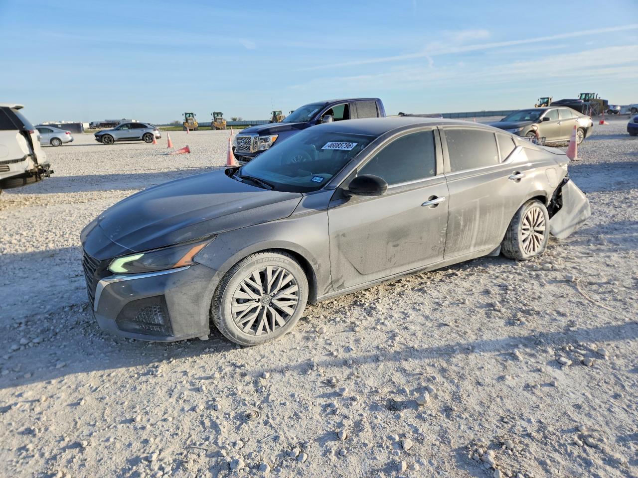 Salvage Nissan Altima Image