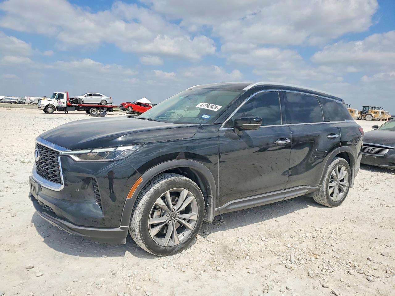 Salvage INFINITI Qx Image