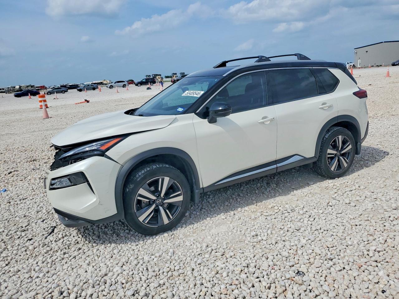 Salvage Nissan Rogue Image