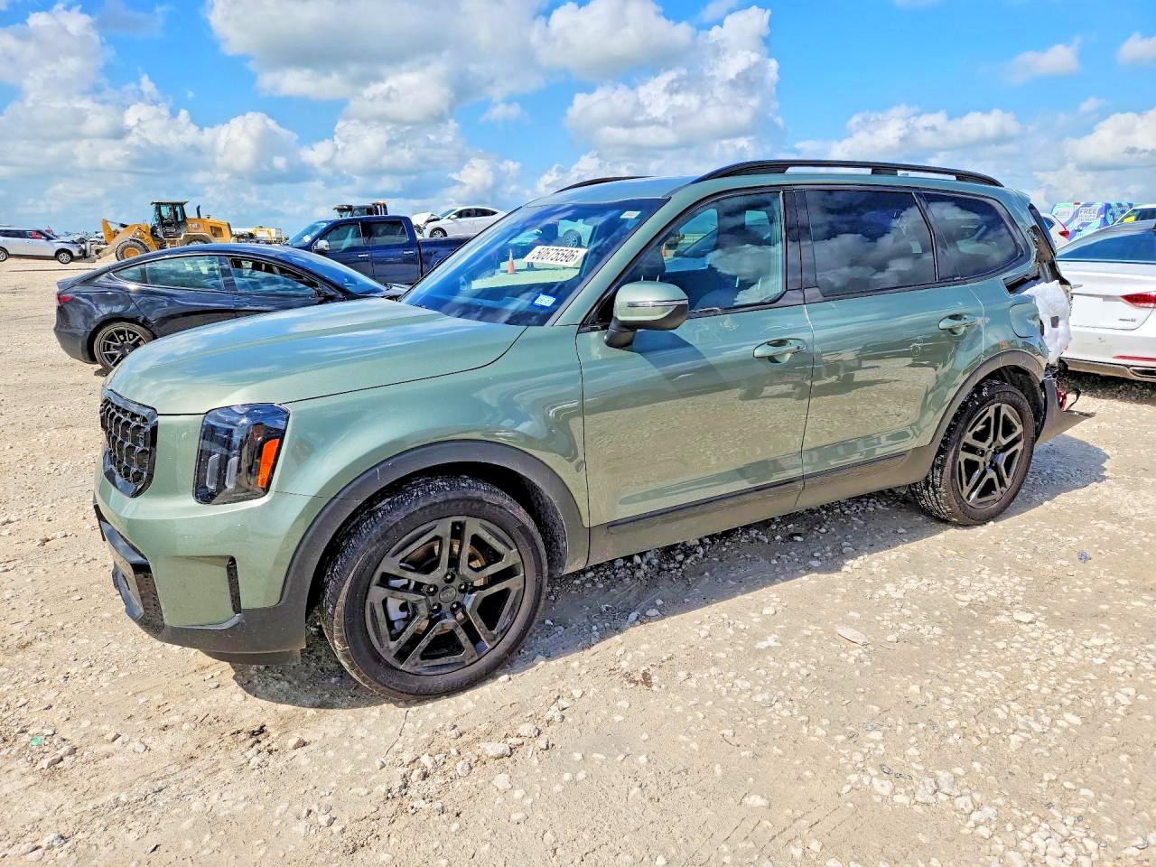 Salvage Kia Telluride Image