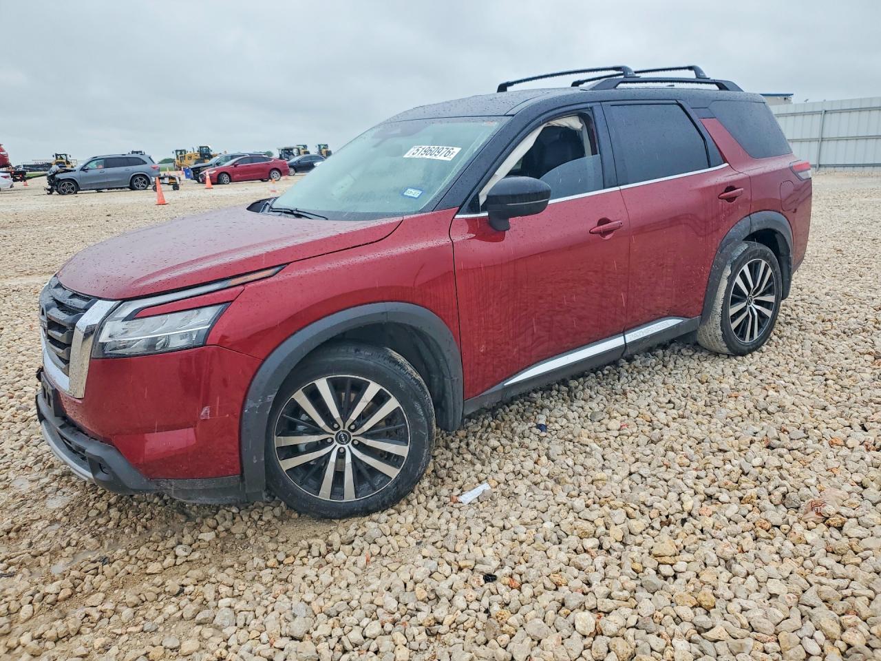Salvage Nissan Pathfinder Image