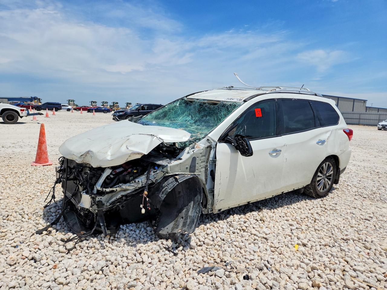 Salvage Nissan Pathfinder Image