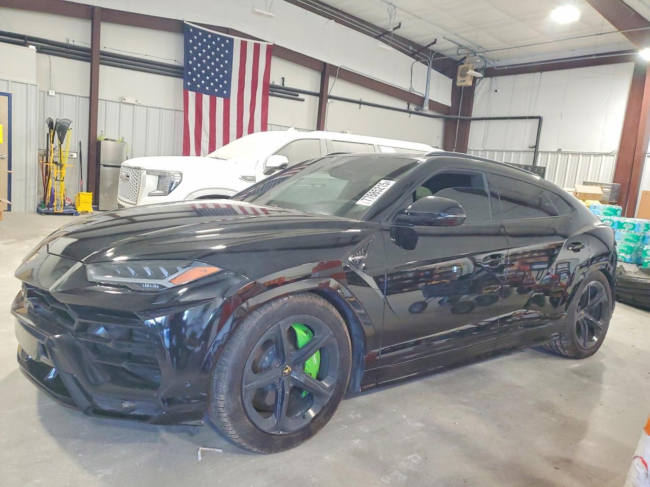 Salvage Lamborghini Urus Image