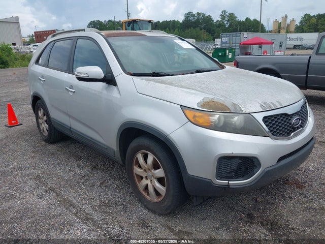 Salvage Kia Sorento Image