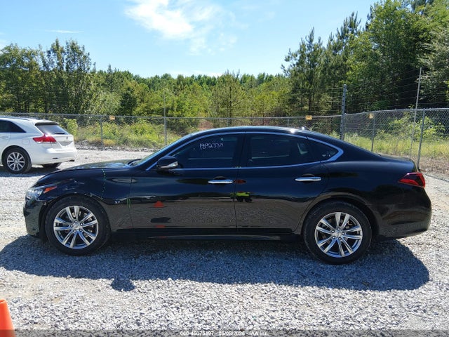 INFINITI Q70 3.7