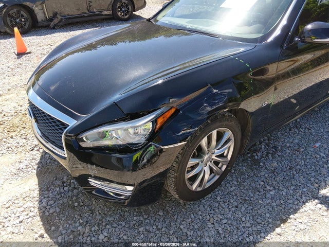 INFINITI Q70 3.7
