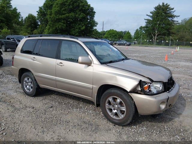 Salvage Toyota Highlander Image