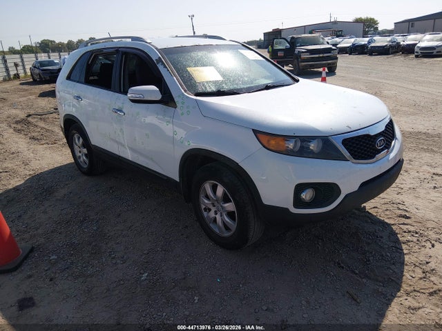 Salvage Kia Sorento Image