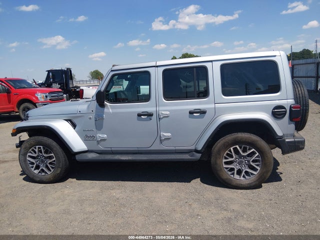 Jeep Wrangler 4-door Sahara 4x4