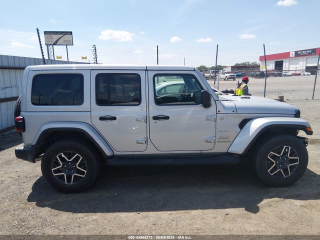 Jeep Wrangler 4-door Sahara 4x4