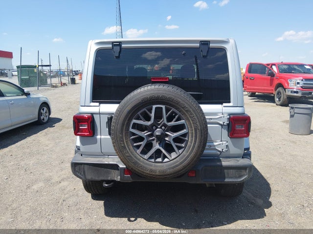 Jeep Wrangler 4-door Sahara 4x4