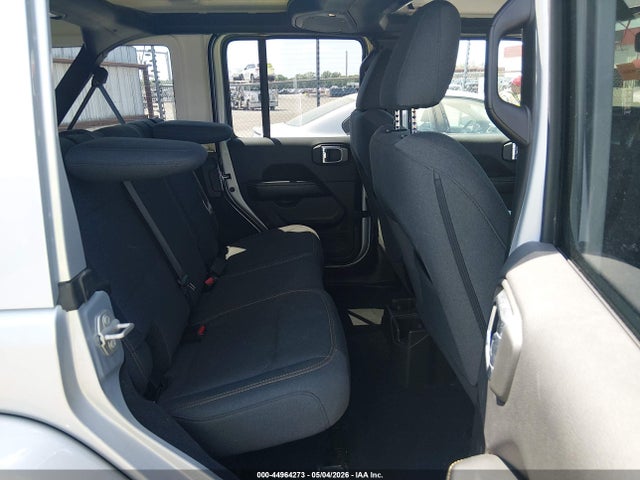 Jeep Wrangler 4-door Sahara 4x4