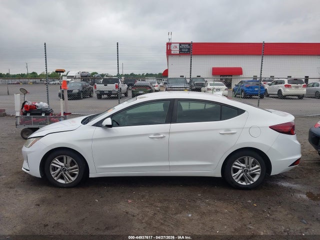 Hyundai ELANTRA Sel