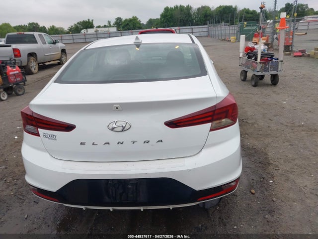 Hyundai ELANTRA Sel