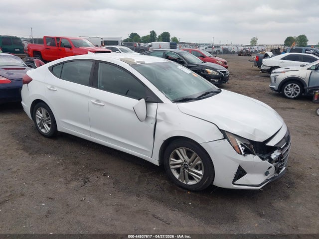 Salvage Hyundai ELANTRA Image