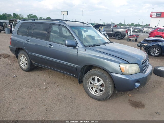 Salvage Toyota Highlander Image