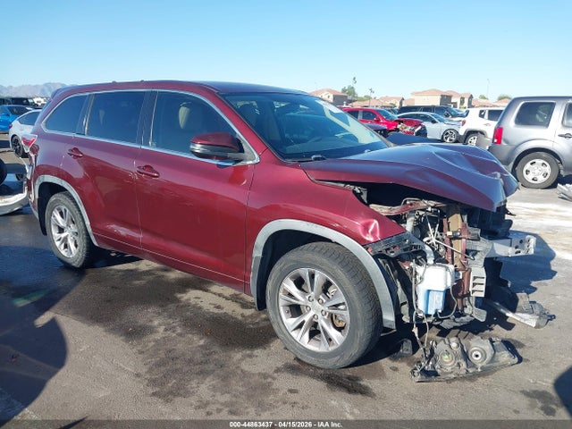 Salvage Toyota Highlander Image