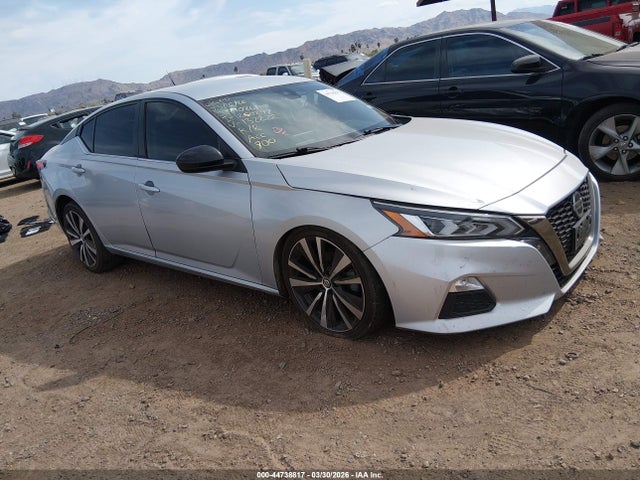 Salvage Nissan Altima Image