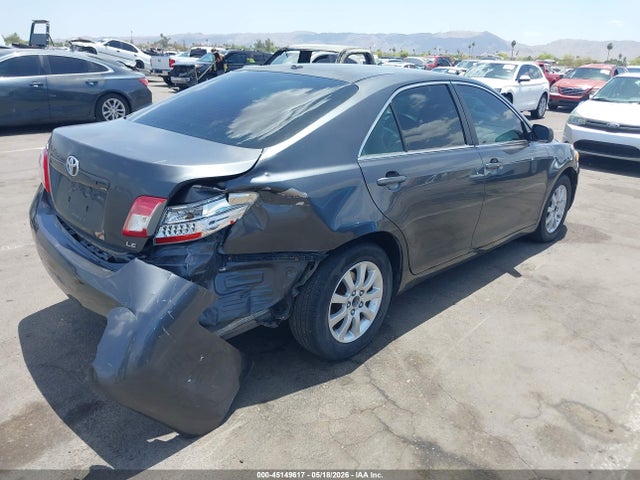 Toyota Camry Le V6