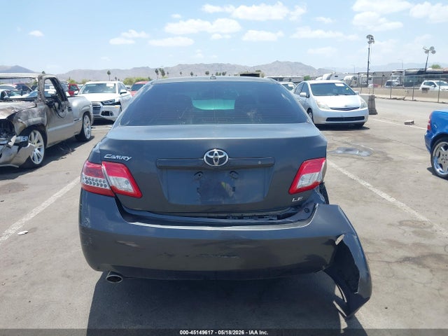 Toyota Camry Le V6