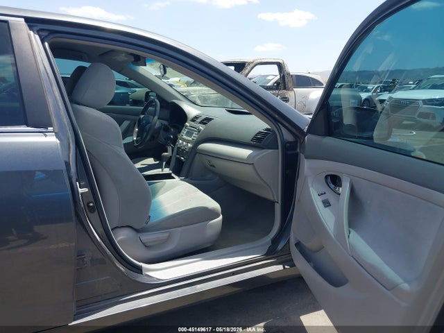 Toyota Camry Le V6