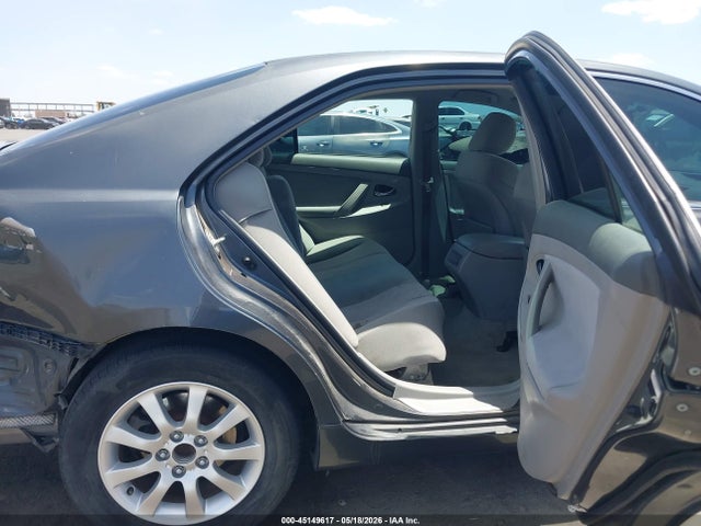 Toyota Camry Le V6
