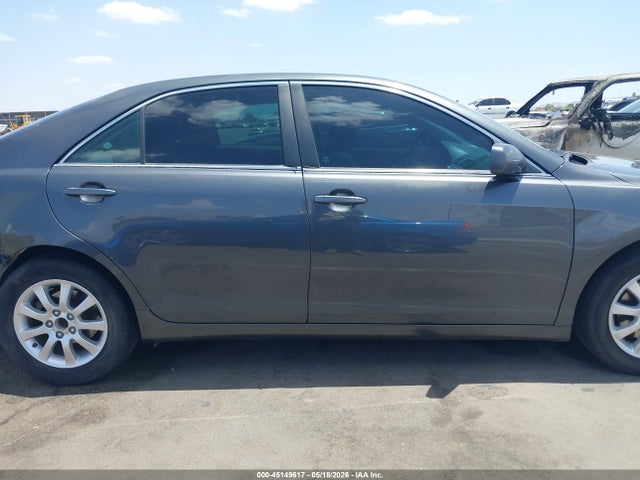Toyota Camry Le V6