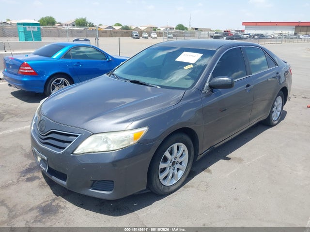 Toyota Camry Le V6