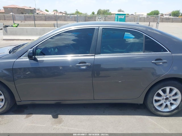 Toyota Camry Le V6